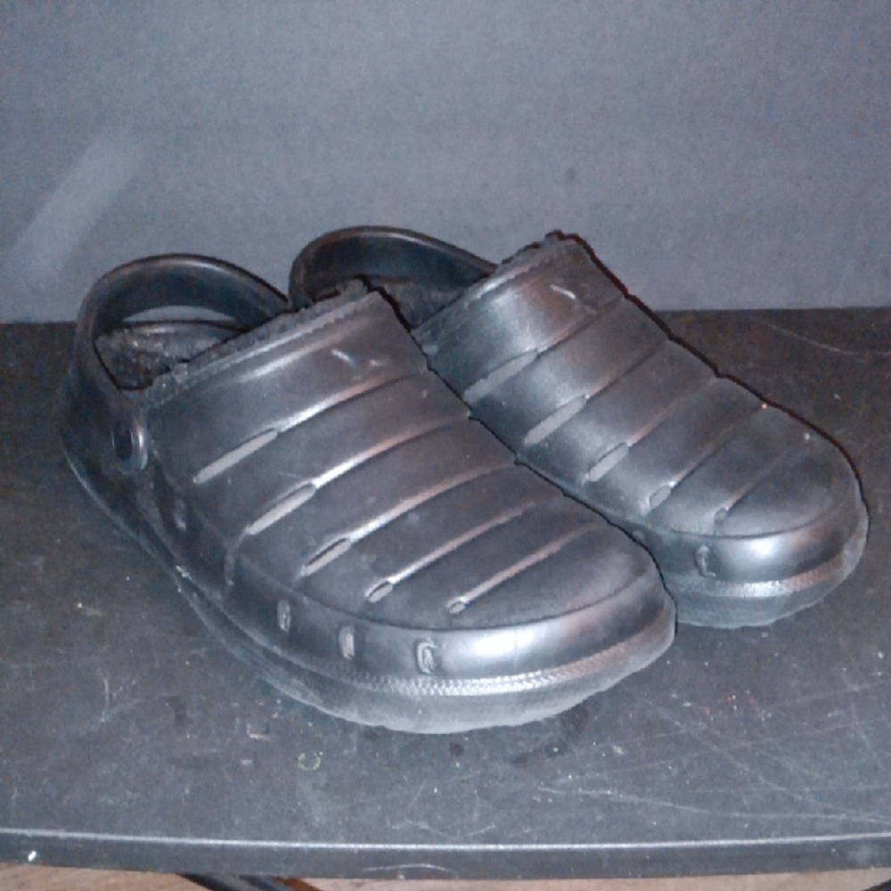 🌻Rugged Shark Clogs Sz 9